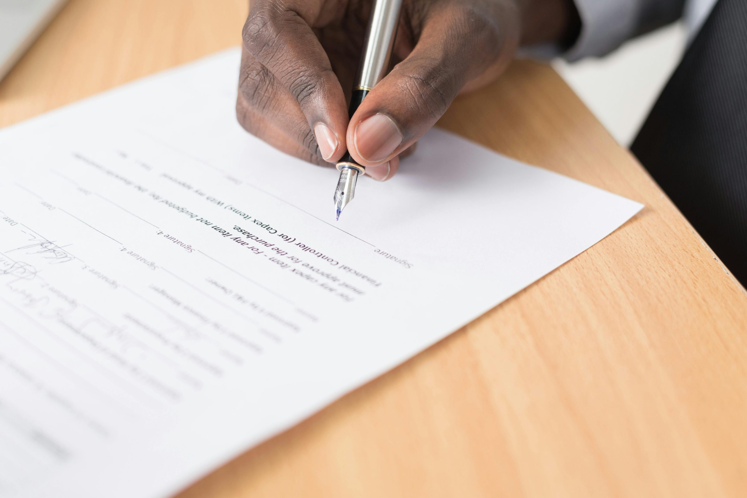 Compromis de vente sécurisé avec clauses suspensives