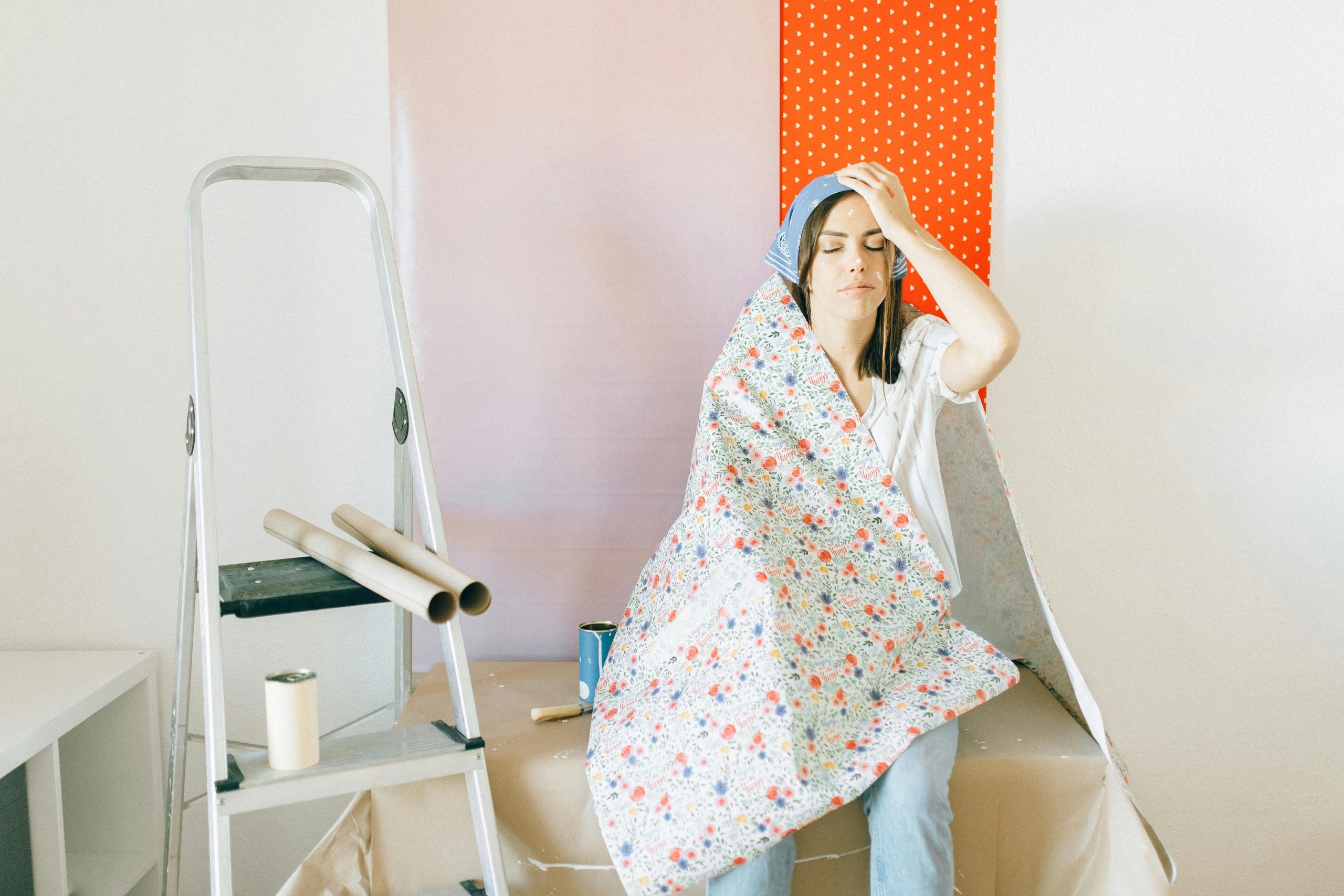 Comment peindre un revêtement textile mural ?