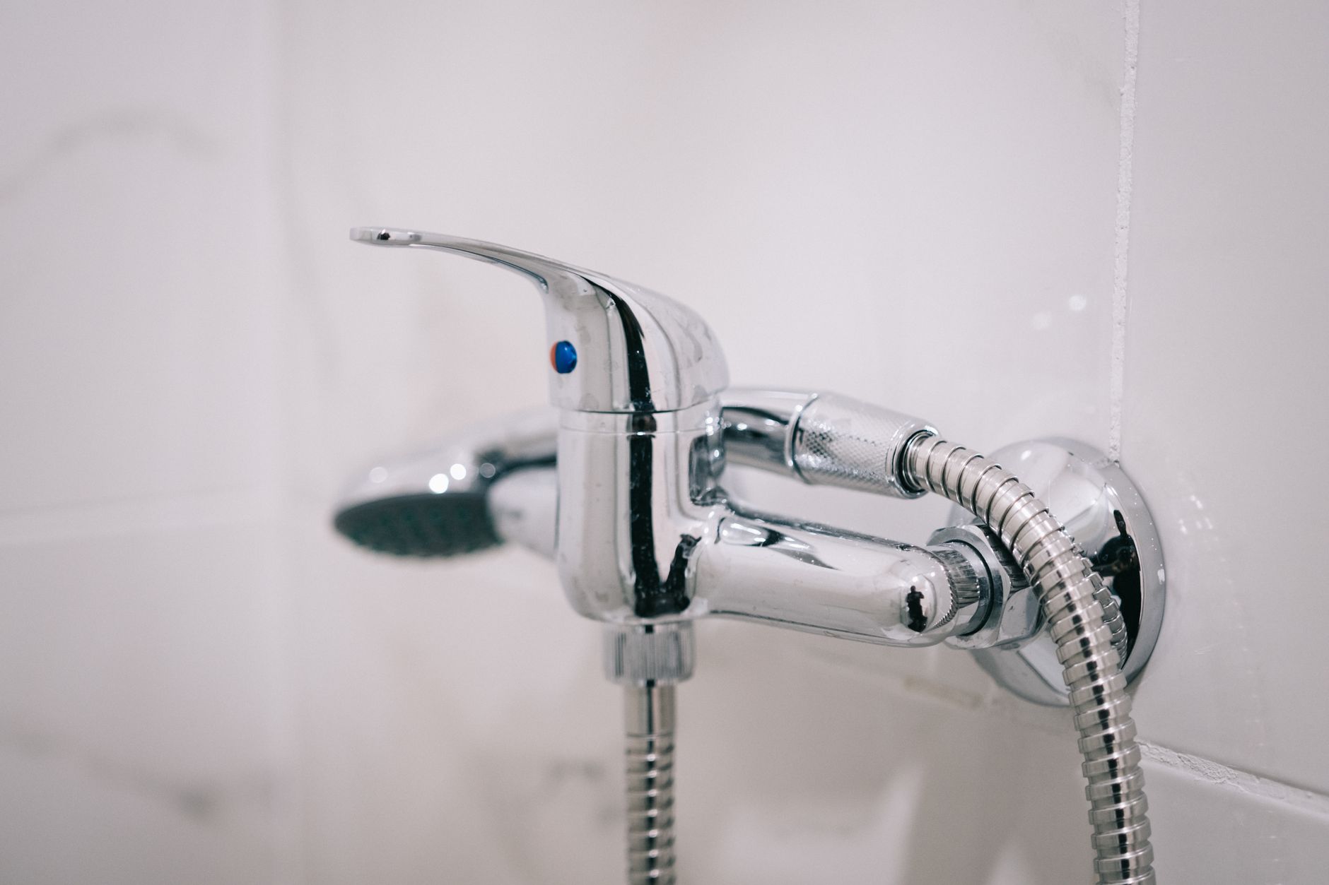 Débouche ta douche sans appeler de plombier