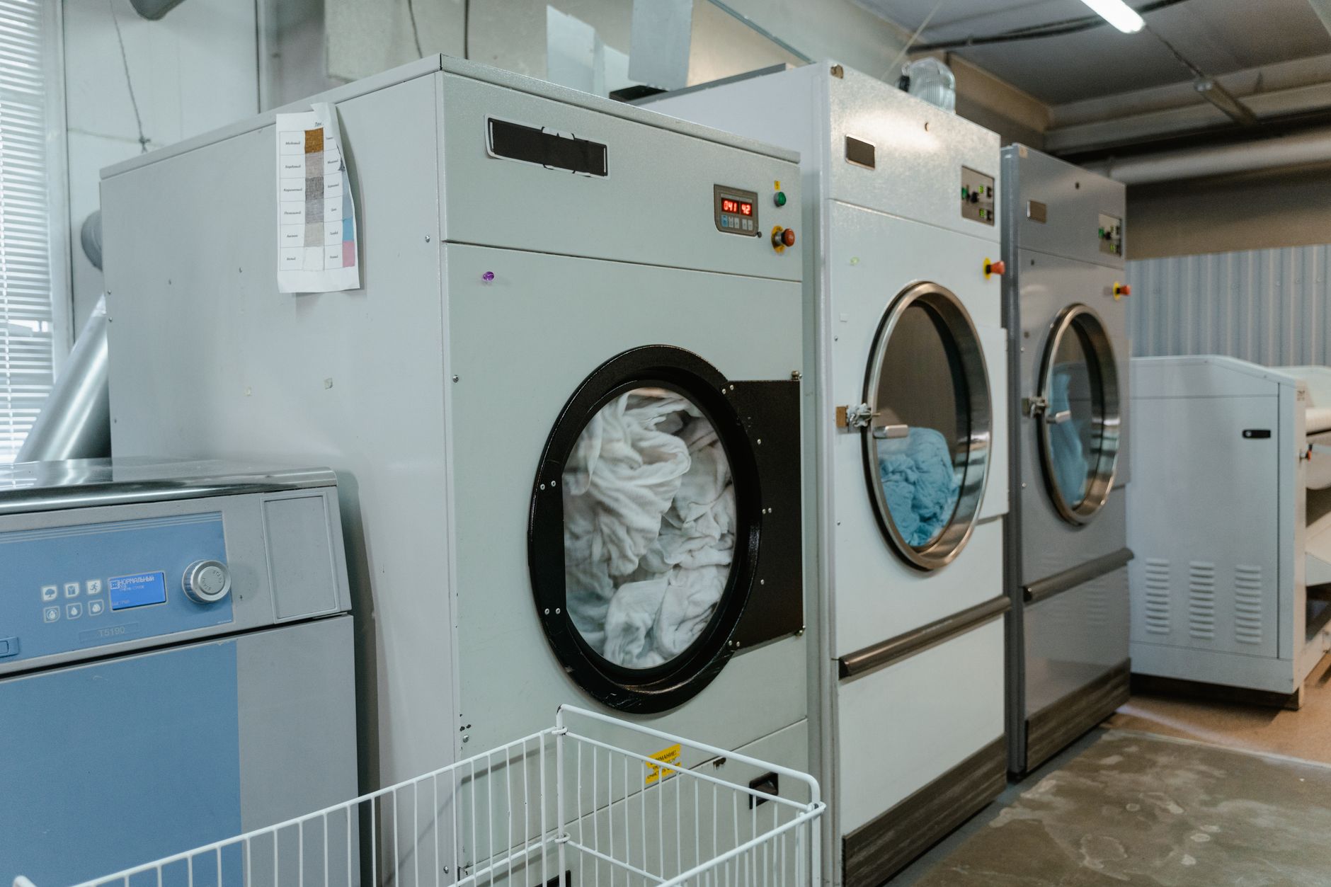Linge propre sorti d'un sèche-linge