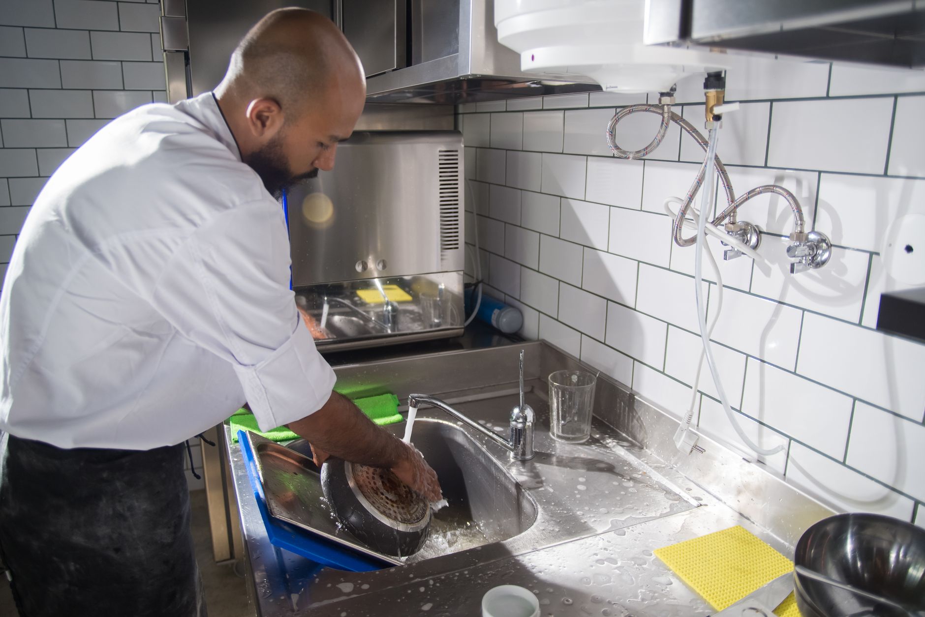 Récupère ta poêle en inox brûlée sans la rayer