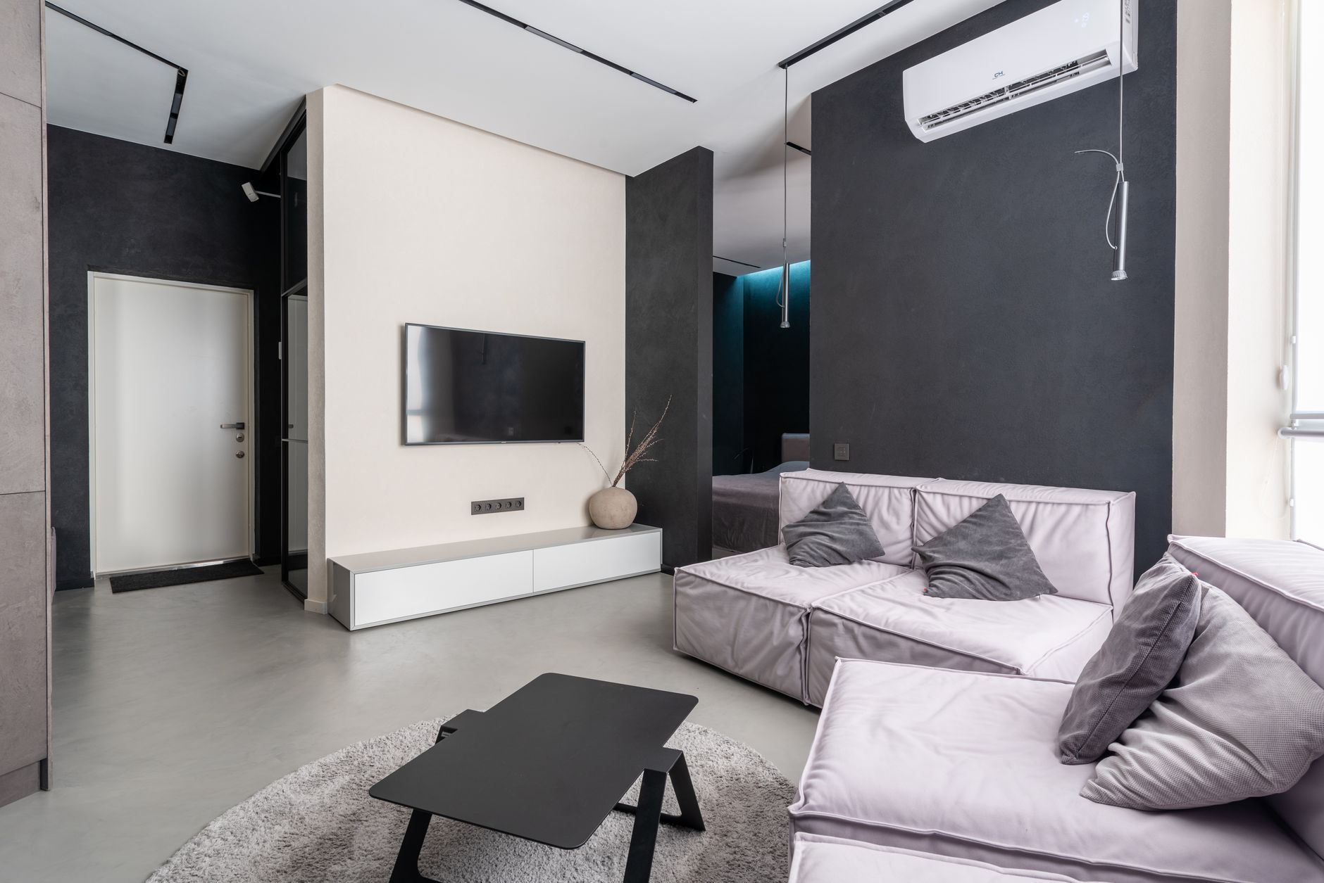 Salon spacieux et lumineux à rafraîchir